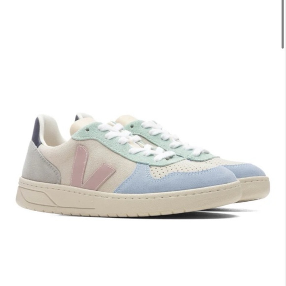 Vert / Veja Women's Pastel Suede Sneakers